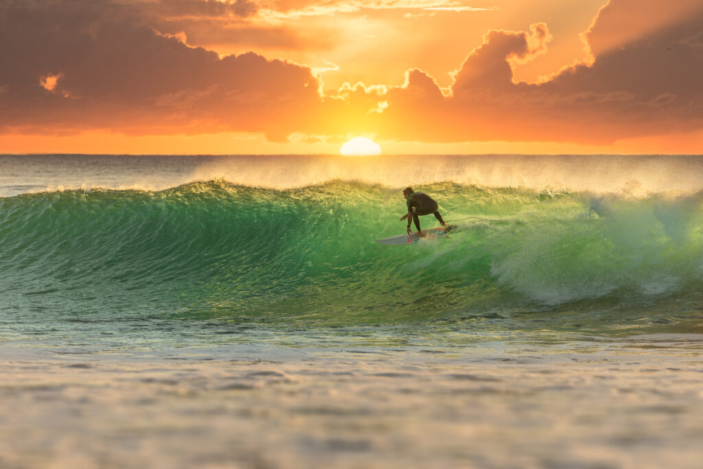Surfer Welle Sonnenuntergang
